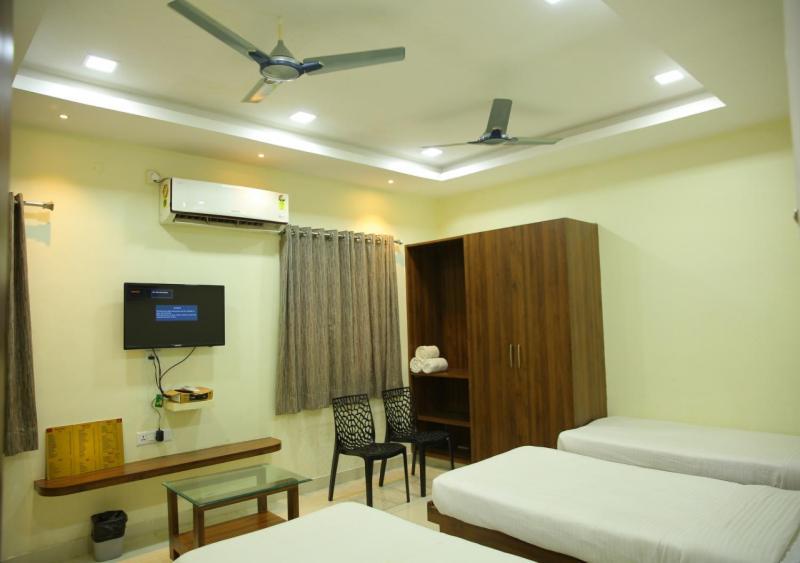 Hotel Maruthi Inn Nirmal  Экстерьер фото