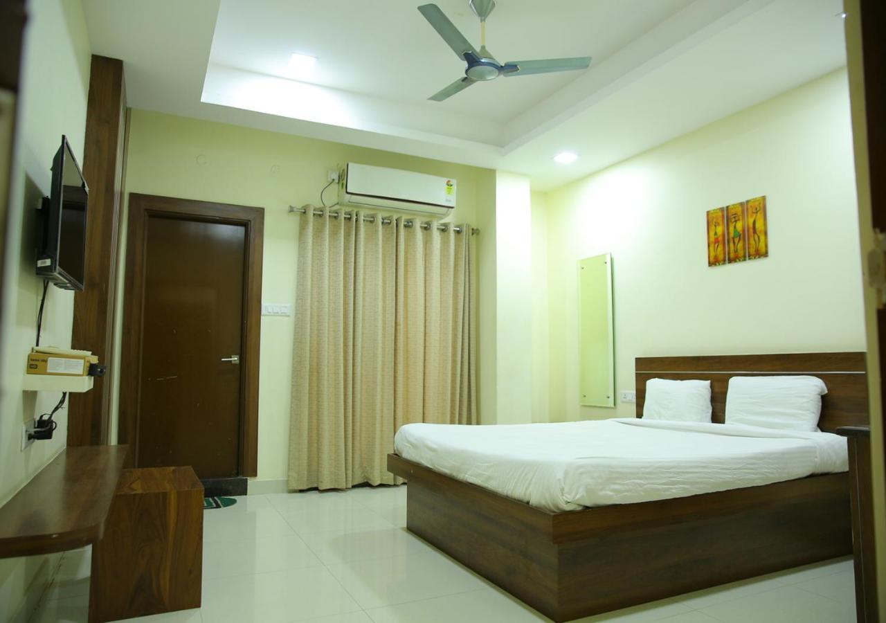 Hotel Maruthi Inn Nirmal  Экстерьер фото