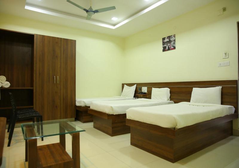 Hotel Maruthi Inn Nirmal  Экстерьер фото