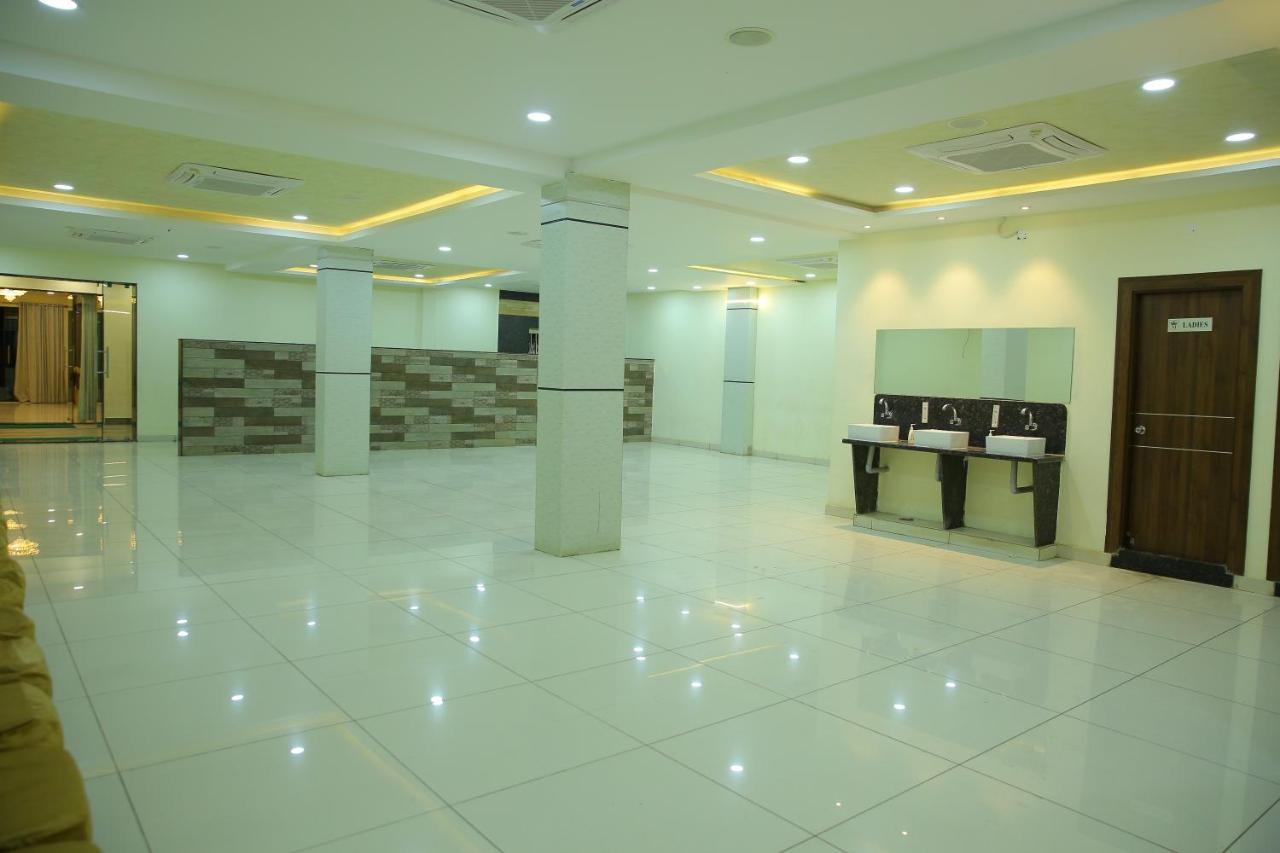 Hotel Maruthi Inn Nirmal  Экстерьер фото