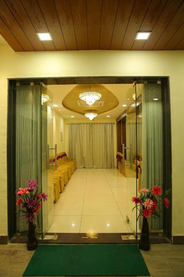 Hotel Maruthi Inn Nirmal  Экстерьер фото