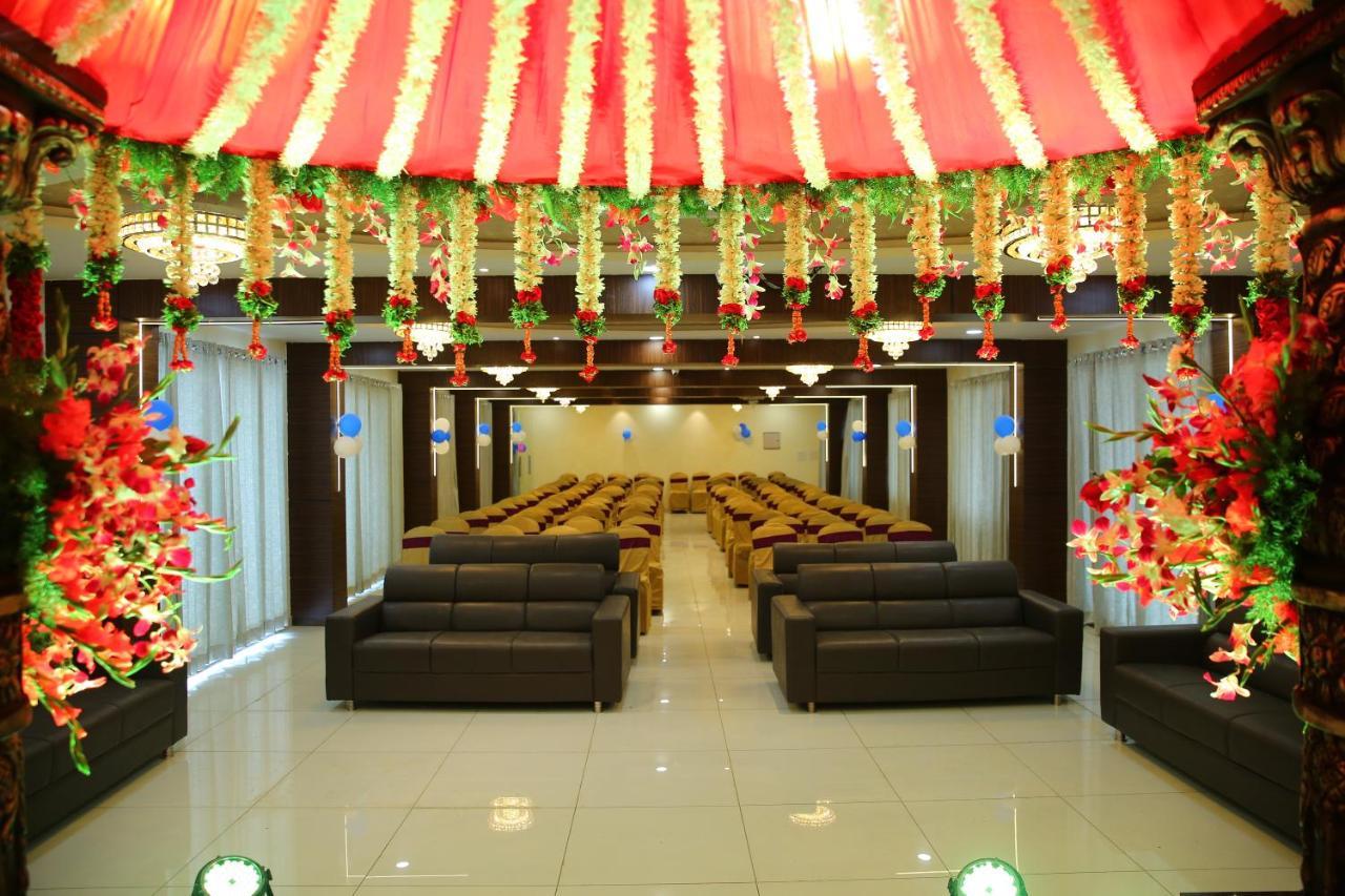 Hotel Maruthi Inn Nirmal  Экстерьер фото