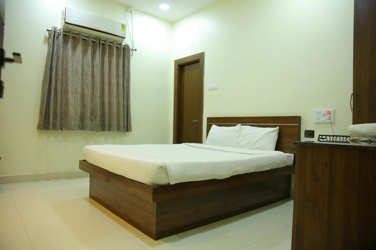 Hotel Maruthi Inn Nirmal  Экстерьер фото