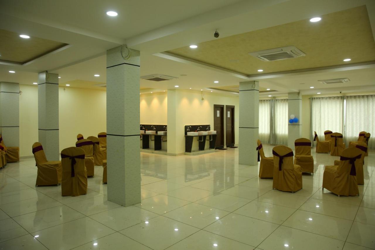 Hotel Maruthi Inn Nirmal  Экстерьер фото