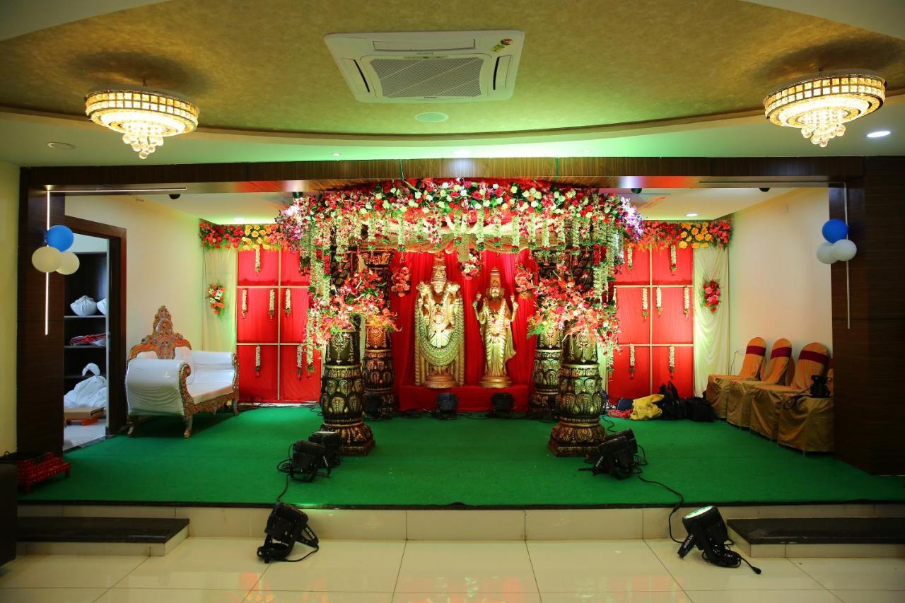 Hotel Maruthi Inn Nirmal  Экстерьер фото