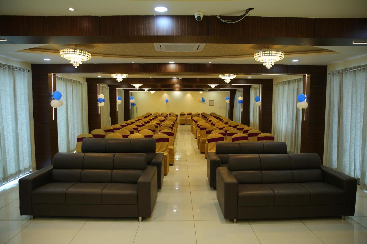 Hotel Maruthi Inn Nirmal  Экстерьер фото