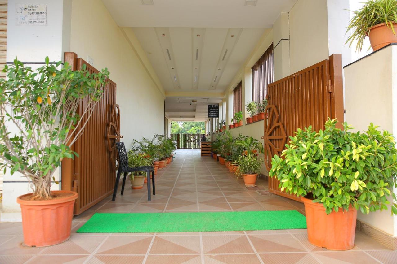 Hotel Maruthi Inn Nirmal  Экстерьер фото