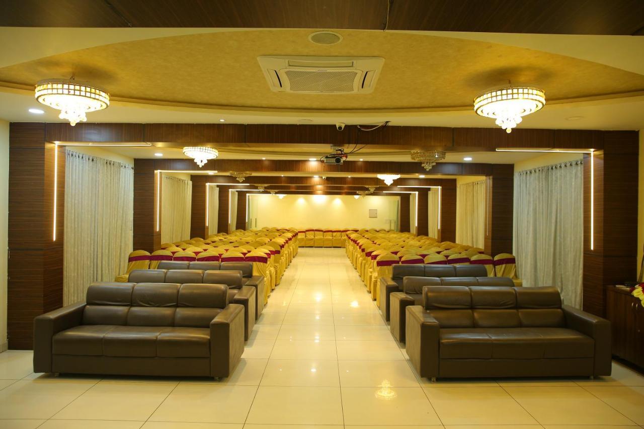 Hotel Maruthi Inn Nirmal  Экстерьер фото