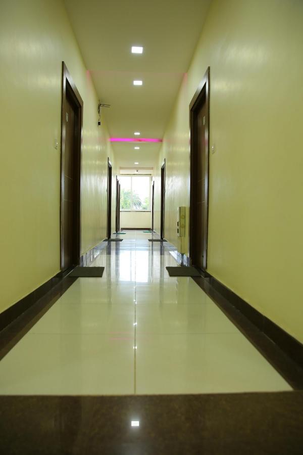 Hotel Maruthi Inn Nirmal  Экстерьер фото